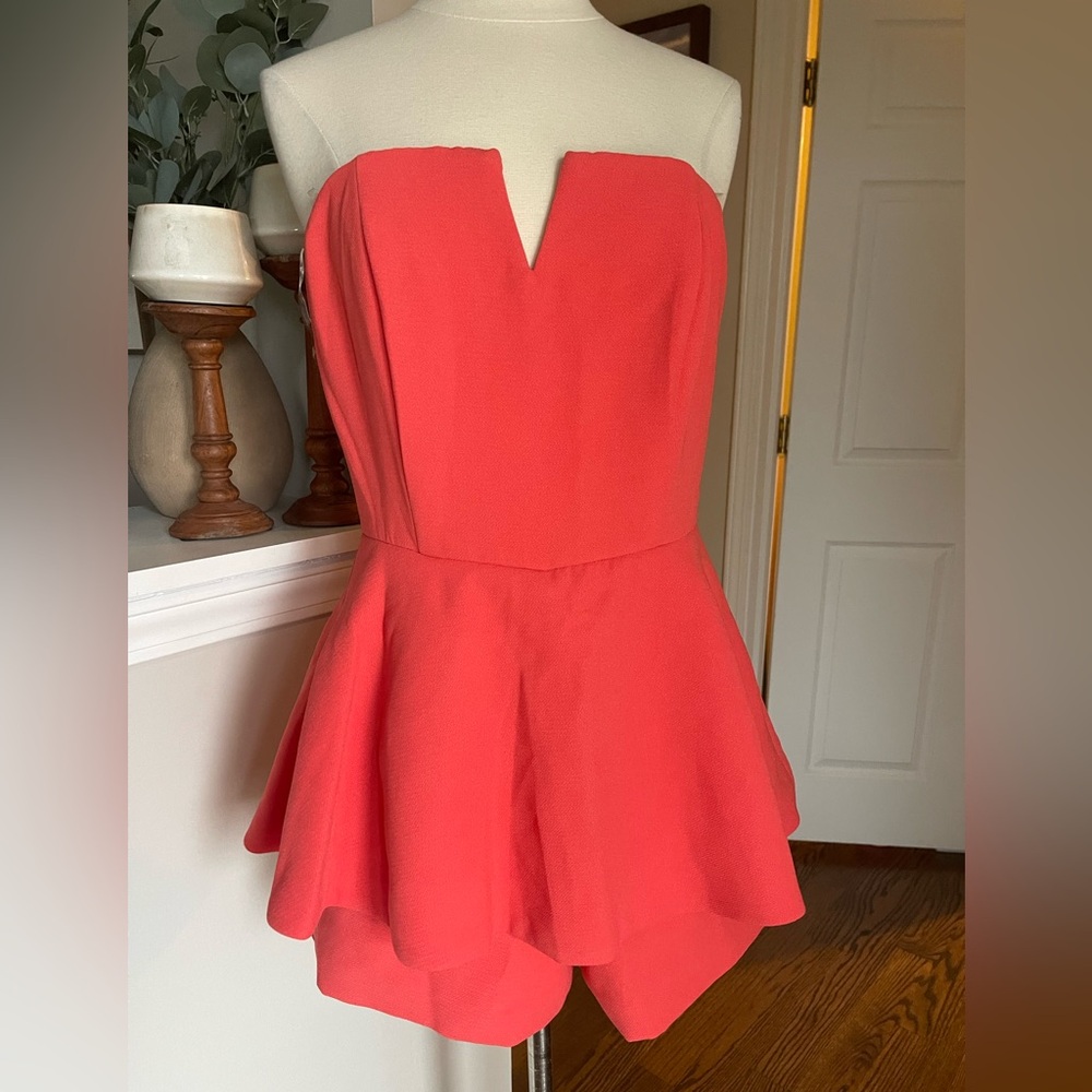 Vici Do + Be coral strapless peplum romper shorts M - Picture 6 of 7